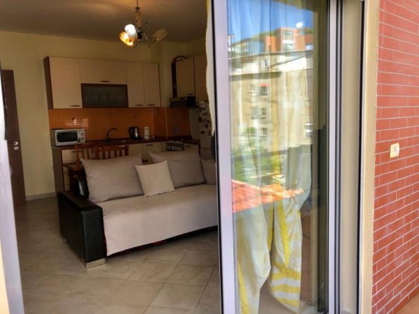 Tirane, jepet me qera apartament 1+1+Ballkon Kati 2, 65 m² 550 € (Rruga Mine Peza, pranë Prokurorisë)