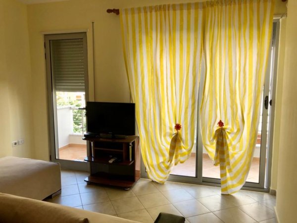 Tirane, jepet me qera apartament 1+1+Ballkon Kati 2, 65 m² 550 € (Rruga Mine Peza, pranë Prokurorisë)