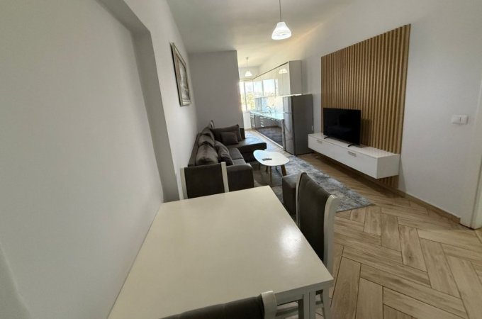 Tirane, jepet me qera apartament 1+1+Ballkon Kati 5, 60 m² 450 € (Rruga e Dibres)