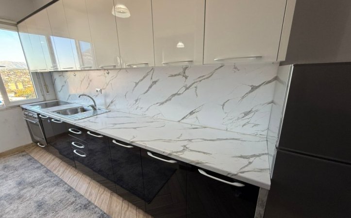 Tirane, jepet me qera apartament 1+1+Ballkon Kati 5, 60 m² 450 € (Rruga e Dibres)