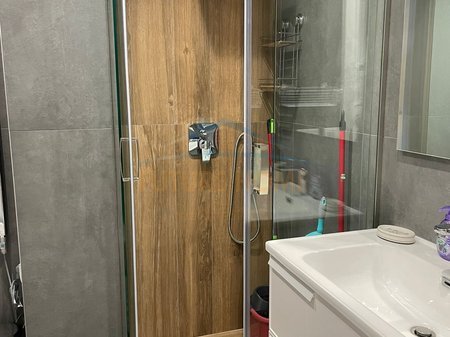 Tirane, jepet me qera apartament 2+1 Kati 3, 76 m² 900 € (Pallati I Brigadave)