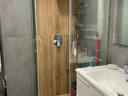 Tirane, jepet me qera apartament 2+1 Kati 3, 76 m² 900 € (Pallati I Brigadave)