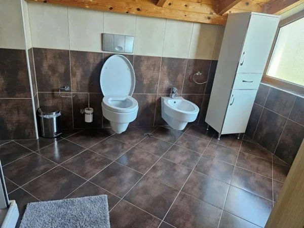 Tirane, jepet me qera Vile 3 Katshe , 270 m² 2.500 € (PRANE EAST GATE, TEG)