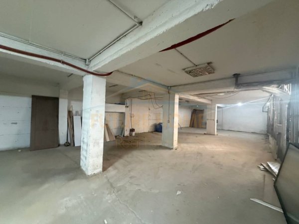 Tirane, jepet me qera magazine Kati -1, 160 m² 700 € (Rruga Besa)