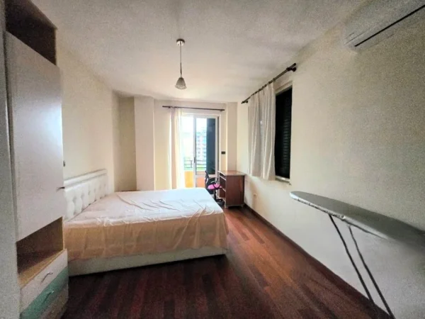 Tirane, jepet me qera apartament 2+1 Kati 7, 116 m² 1.300 € (BLLOKU)