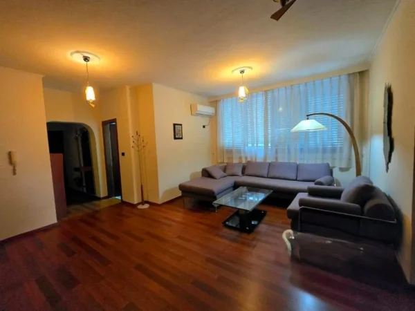 Tirane, jepet me qera apartament 2+1 Kati 7, 116 m² 1.300 € (BLLOKU)