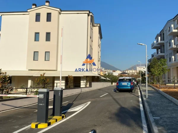 SHITEN POSTE PARKIMI "TEK LIQENI I THATE" CMIMI FILLON NGA 22.000 EURO