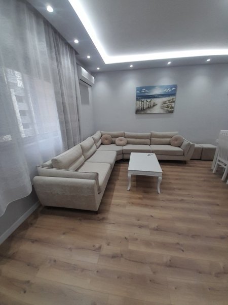 Tirane, jepet me qera apartament 1+1+Ballkon Kati 4, 76m² 550 € (Pranë Bar Artistit, Astir, Tiranë.)