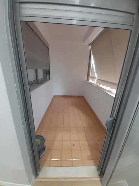 Tirane, jepet me qera apartament 1+1+Ballkon Kati 4, 76m² 550 € (Pranë Bar Artistit, Astir, Tiranë.)