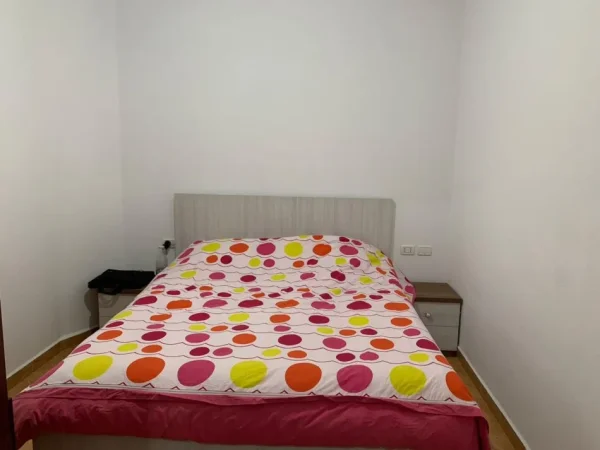 Tirane, jepet me qera apartament 2+1 Kati 5, 80 m² 400 € (Fresk)