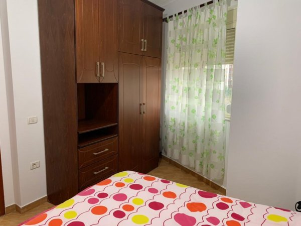Tirane, jepet me qera apartament 2+1 Kati 5, 80 m² 400 € (Fresk)