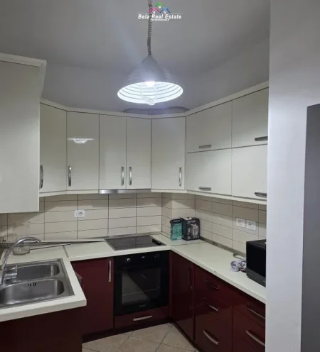 Tirane, jepet me qera apartament 2+1+Ballkon Kati 8, 102 m² 600 € (Rruga Teodor Keko)