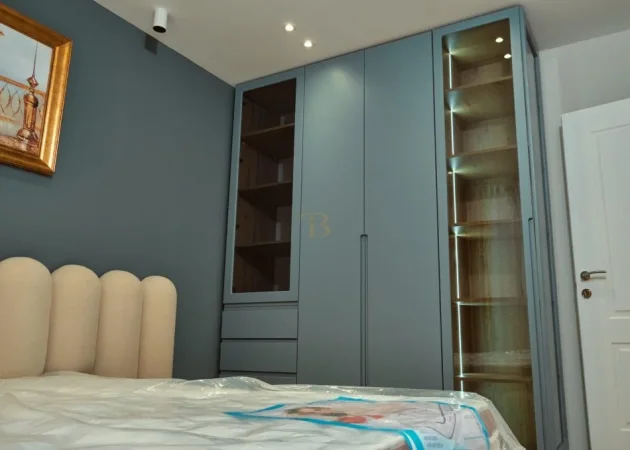 Tirane, jepet me qera apartament 1+1+Ballkon Kati 5, 44 m² 800 € (Blloku)