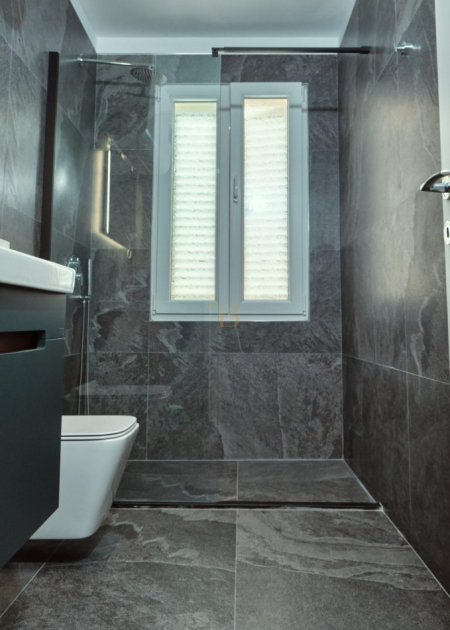 Tirane, jepet me qera apartament 1+1+Ballkon Kati 5, 44 m² 800 € (Blloku)