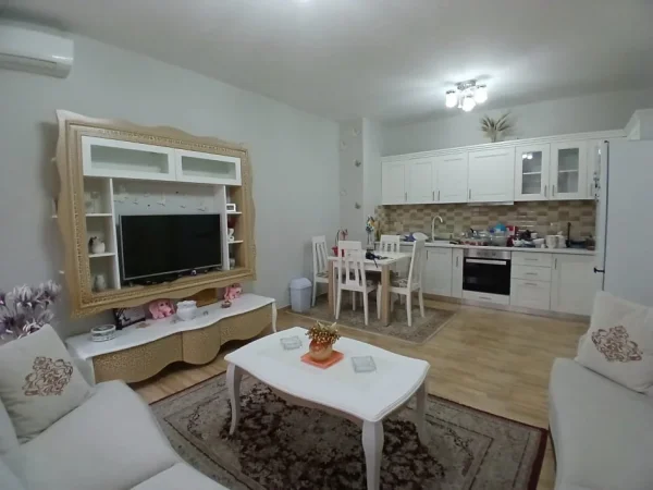 Tirane, jepet me qera apartament 2+1+Ballkon Kati 1, 90 m² 580 € 