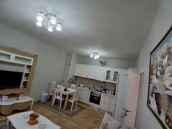 Tirane, jepet me qera apartament 2+1+Ballkon Kati 1, 90 m² 580 € 