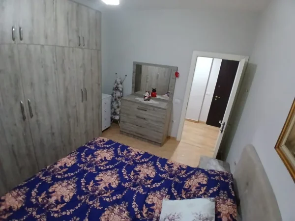 Tirane, jepet me qera apartament 2+1+Ballkon Kati 1, 90 m² 580 € 