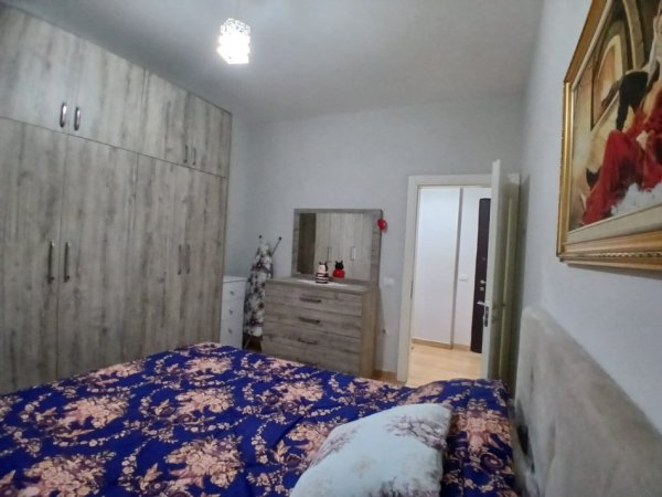 Tirane, jepet me qera apartament 2+1+Ballkon Kati 1, 90 m² 580 € 