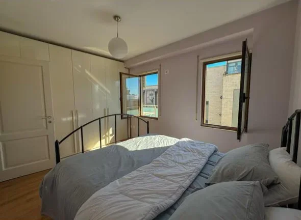 Tirane, jepet me qera apartament 2+1+Ballkon Kati 6, 90 m² 850 € (Mine peza)