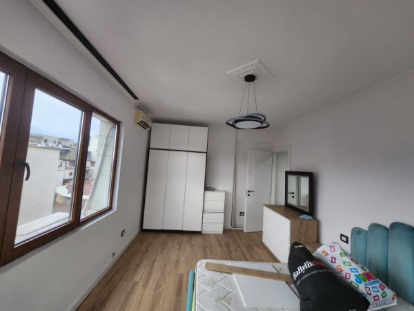 Tirane, jepet me qera apartament 1+1+Ballkon Kati 8, 70 m² 750 € 