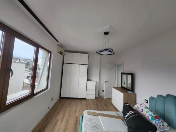 Tirane, jepet me qera apartament 1+1+Ballkon Kati 8, 70 m² 750 € 