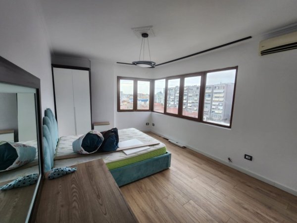 Tirane, jepet me qera apartament 1+1+Ballkon Kati 8, 70 m² 750 € 