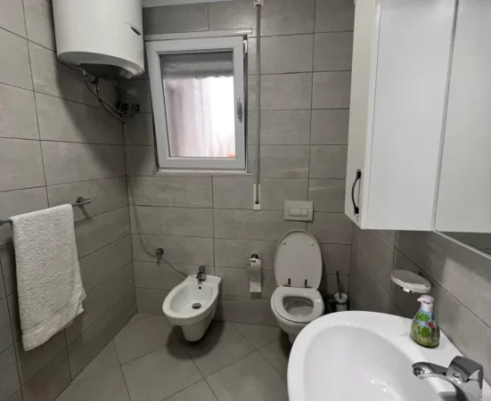 Tirane, jepet me qera apartament 2+1 Kati 8, 100 m² 1.250 € (Rruga Qemal stafa)