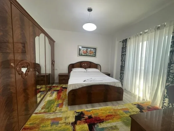 Tirane, jepet me qera apartament 2+1+Ballkon , 95 m² 700 € (Zog i Zi)