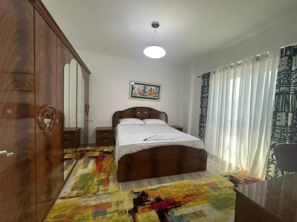 Tirane, jepet me qera apartament 2+1+Ballkon , 95 m² 700 € (Zog i Zi)
