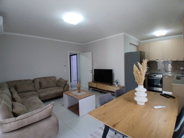 Tirane, jepet me qera apartament 2+1+Ballkon Kati 5, 90 m² 750 € (Mine peza)