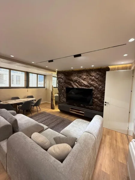 Tirane, jepet me qera apartament 2+1+Ballkon Kati 8, 106 m² 1.600 € (Rruga e durresit)