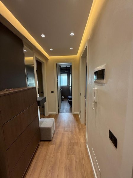 Tirane, jepet me qera apartament 2+1+Ballkon Kati 8, 106 m² 1.600 € (Rruga e durresit)