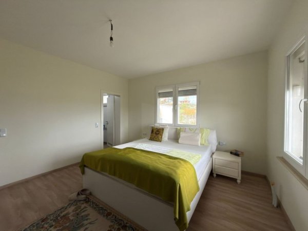 Tirane, shitet Vile 4+1 , 1.260 m² 280.000 € (Preze)