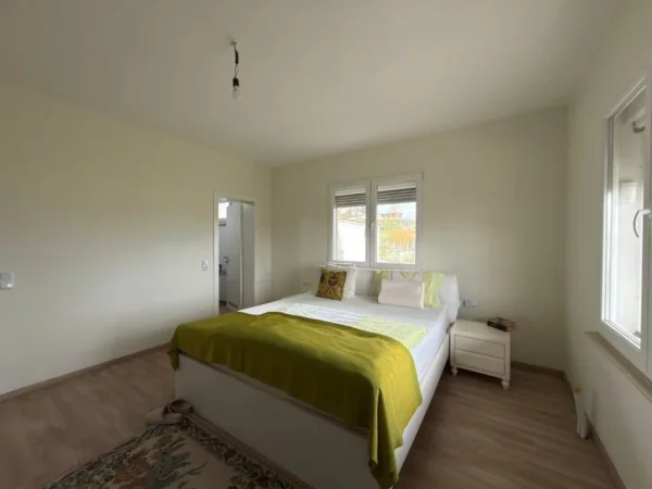 Tirane, shitet Vile 4+1 , 1.260 m² 280.000 € (Preze)