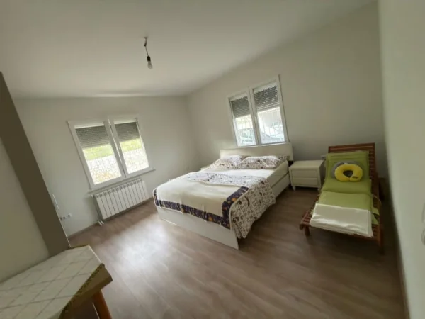 Tirane, shitet Vile 4+1 , 1.260 m² 280.000 € (Preze)