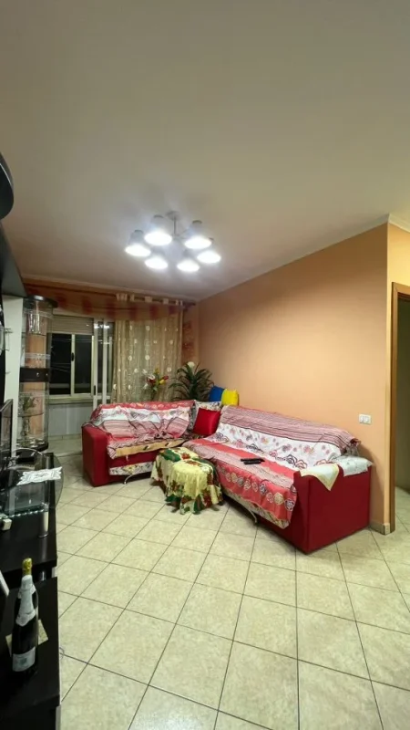 Tirane, jepet me qera apartament 1+1+Ballkon Kati 2, 50 m² 415 € (Rruga Riza Cerova)