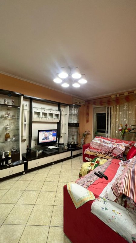 Tirane, jepet me qera apartament 1+1+Ballkon Kati 2, 50 m² 415 € (Rruga Riza Cerova)