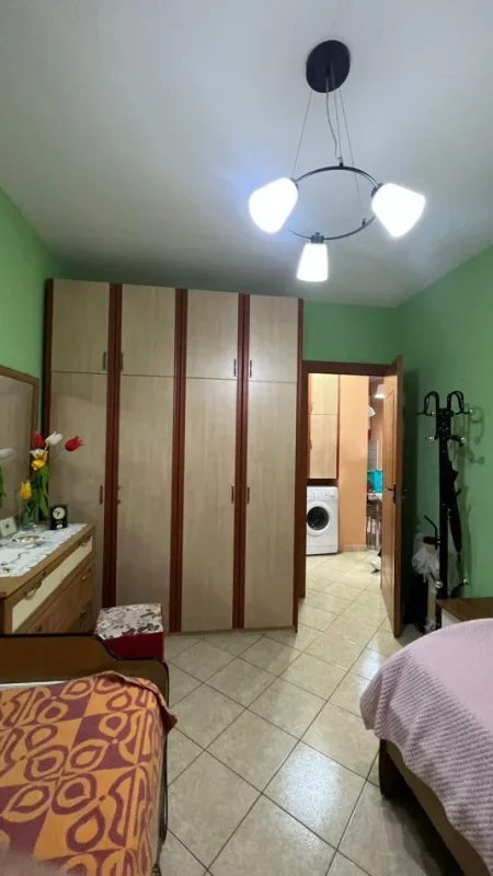 Tirane, jepet me qera apartament 1+1+Ballkon Kati 2, 50 m² 415 € (Rruga Riza Cerova)