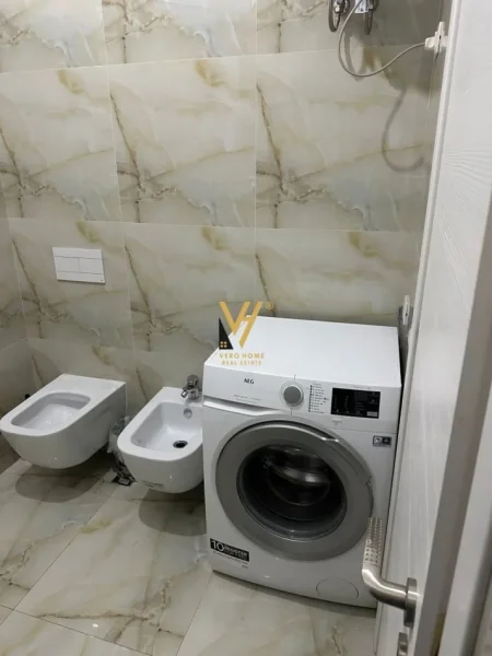 Tirane, jepet me qera apartament 2+1+Ballkon Kati 8, 110 m² 750 € (ZOGU I ZI)