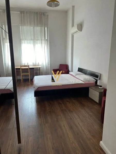 Tirane, jepet me qera apartament 2+1+Ballkon Kati 8, 110 m² 750 € (ZOGU I ZI)