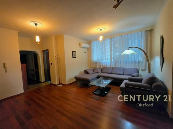 Tirane, jepet me qera apartament 2+1 Kati 7, 116 m² 1.300 € (Bllok)