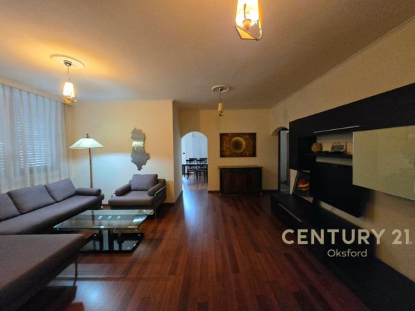 Tirane, jepet me qera apartament 2+1 Kati 7, 116 m² 1.300 € (Bllok)