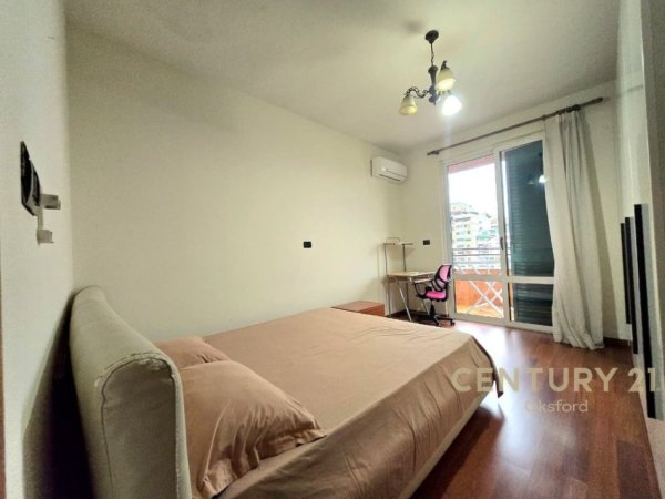 Tirane, jepet me qera apartament 2+1 Kati 7, 116 m² 1.300 € (Bllok)