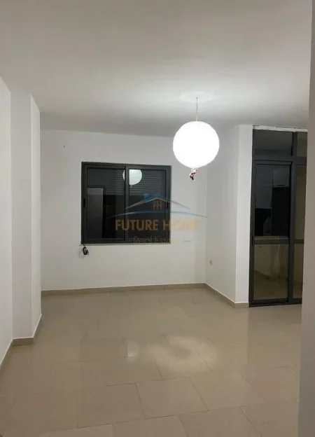 Tirane, jepet me qera apartament 2+1 Kati 2, 105 m² 650 € (Komuna e Parisit)