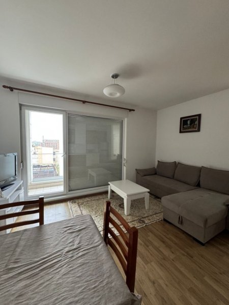 Tirane, jepet me qera apartament 1+1+Ballkon Kati 6, 60 m² 50.000 leke