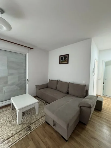 Tirane, jepet me qera apartament 1+1+Ballkon Kati 6, 60 m² 50.000 leke