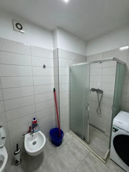 Tirane, jepet me qera apartament 1+1+Ballkon Kati 6, 60 m² 50.000 leke
