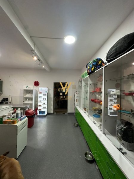 Tirane, jepet me qera dyqan Kati 0, 90 m² 1.200 € (KOMUNA E PARISIT)