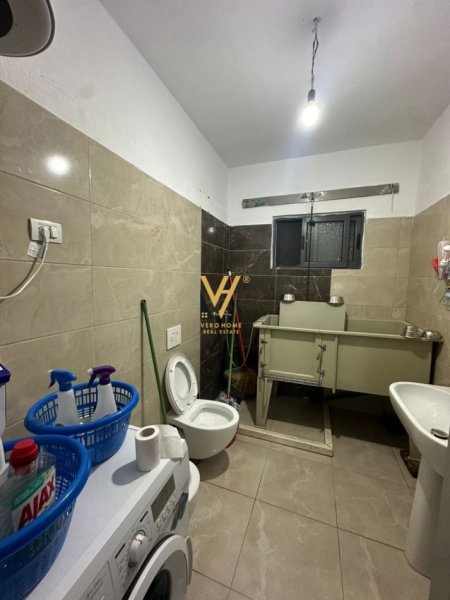 Tirane, jepet me qera dyqan Kati 0, 90 m² 1.200 € (KOMUNA E PARISIT)
