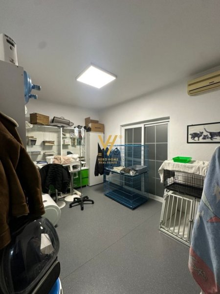 Tirane, jepet me qera dyqan Kati 0, 90 m² 1.200 € (KOMUNA E PARISIT)